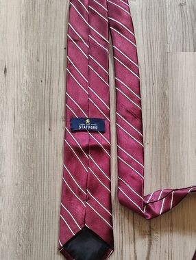 Stafford Men's Magenta Striped Tie